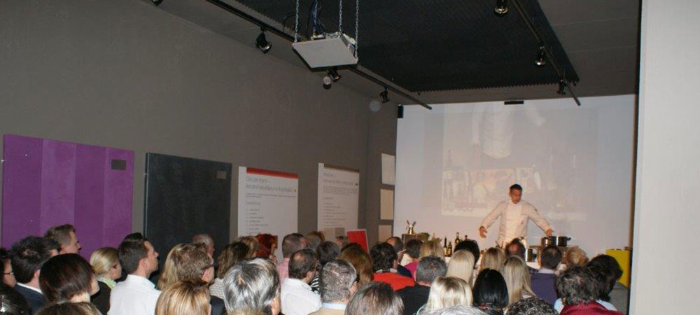 Finger Food on Resin